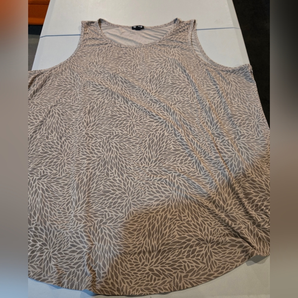 Torrid Beige Patterned Tank Top (5c31)